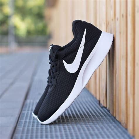 Nike Schuhe online kaufen .